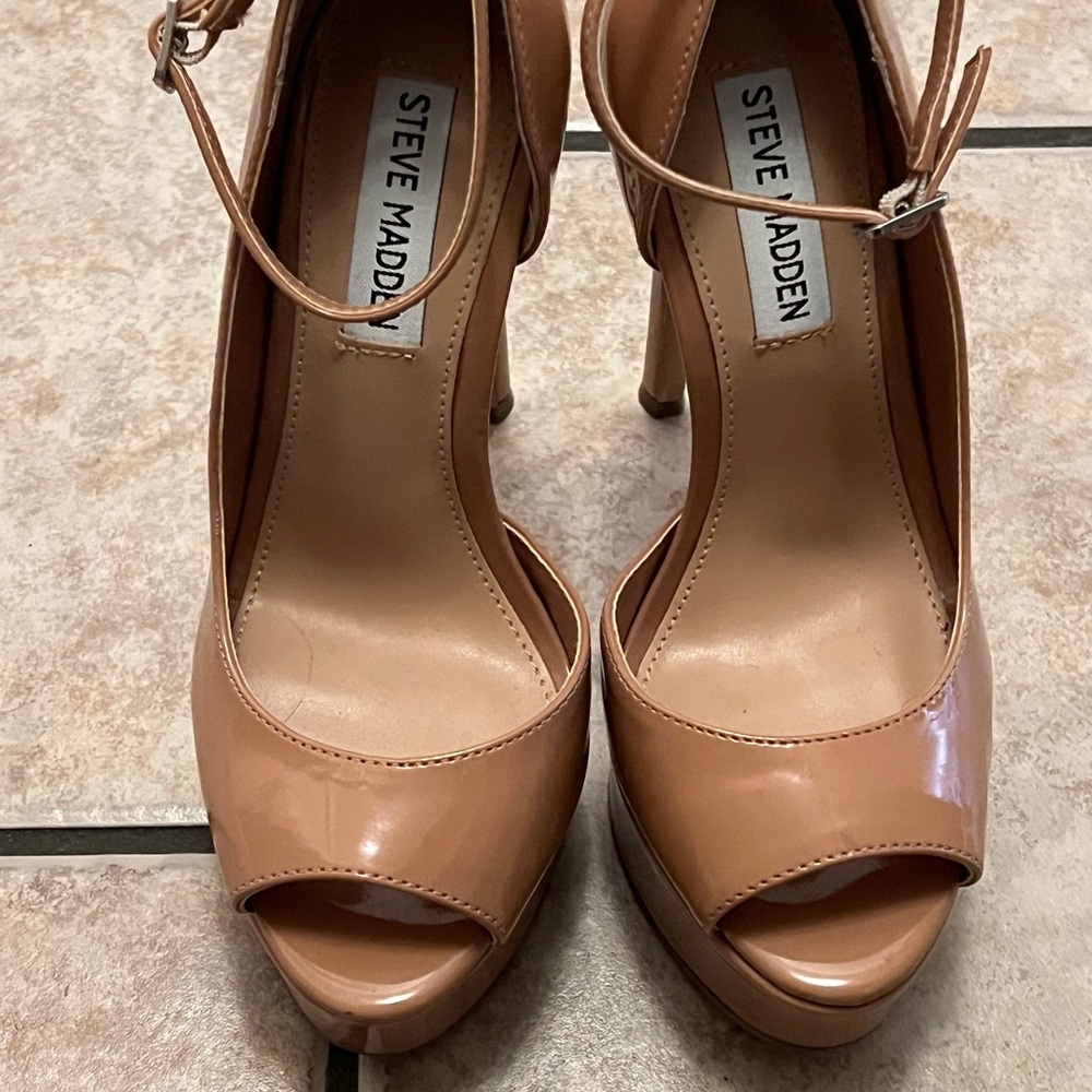 Steve Madden Tan Peep Toe Heels